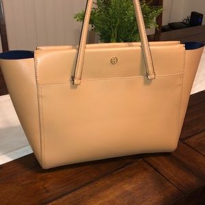 Brand new - Tory Burch Robinson Tote w/ Dust Bag